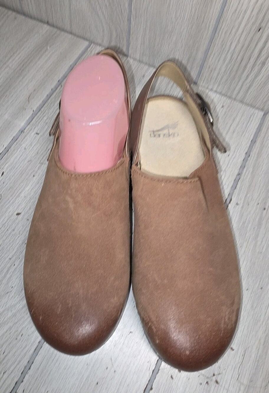 Dansko Merrin Casual Clog Shoes Tan Burnished Suede Leather Size 8 New Tried On